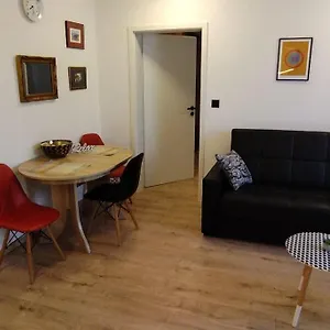 cute-apartment-marla-art-close-to-center.pula-hotels.org/